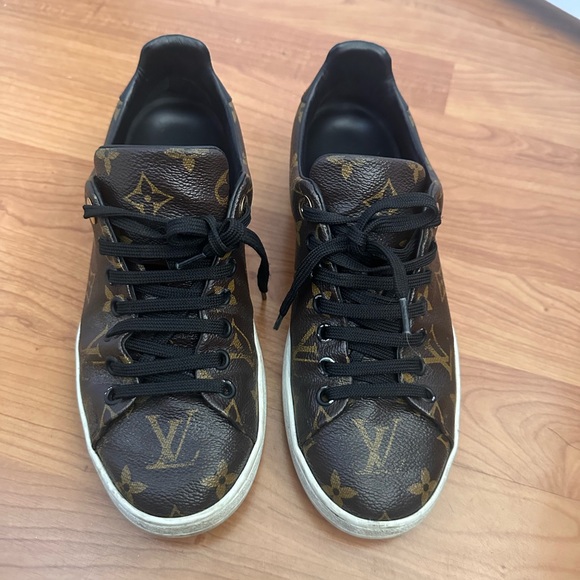 Sz 6.5 authentic Louis Vuitton monogram sneakers - Picture 1 of 6